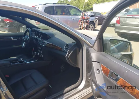 2013 Mercedes-Benz C 300 Luxury 4Matic/Sport 4Matic from USA, damaged, VIN WDDGF8AB0DA822279